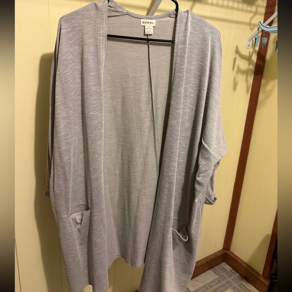 Quarter sleeve cardigan